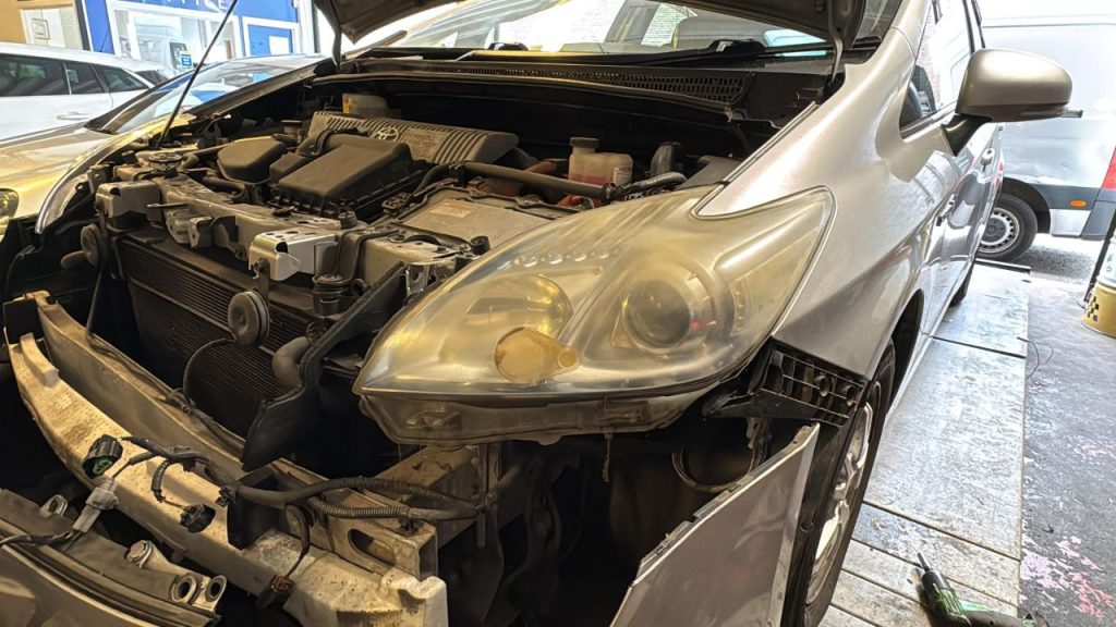 Toyota Prius headlight replacement