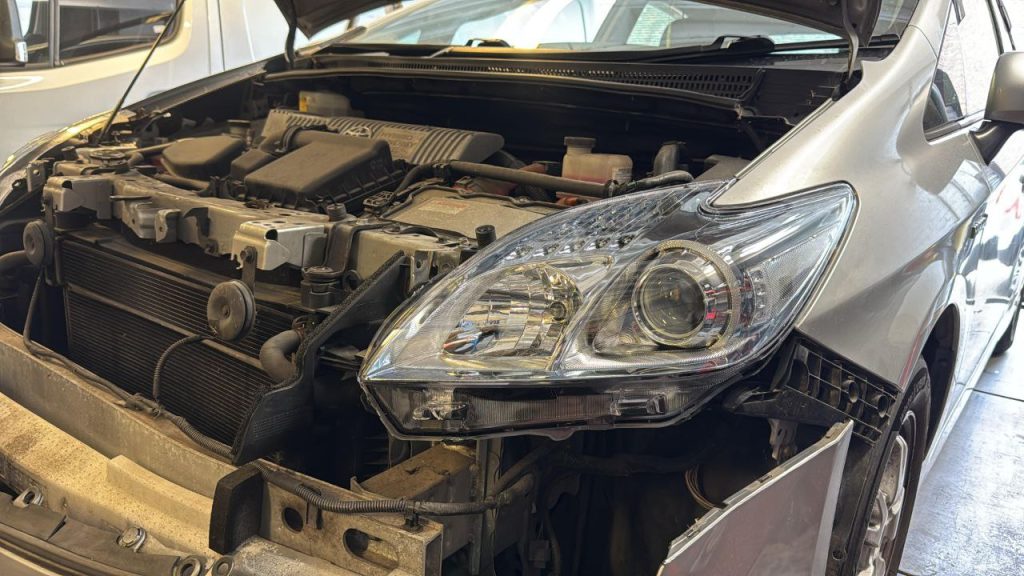 Toyota Prius headlight replacement