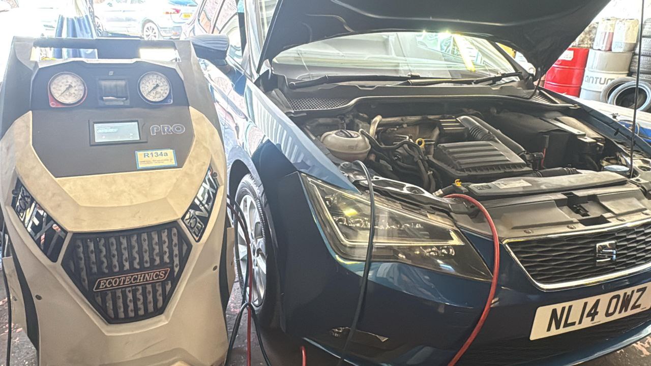 Seat Leon AC re-gas