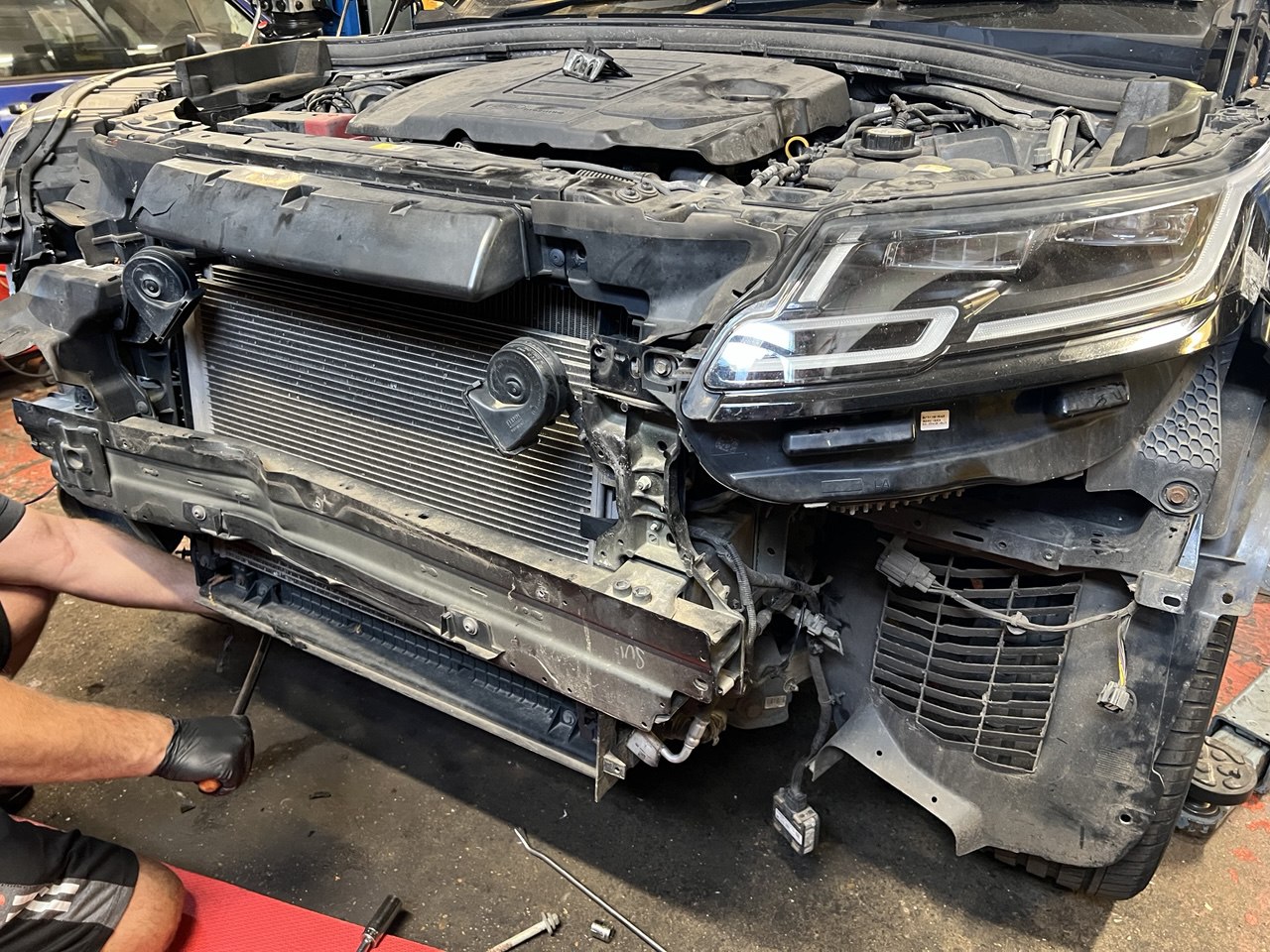 Range Rover Velar Slam Panel repair