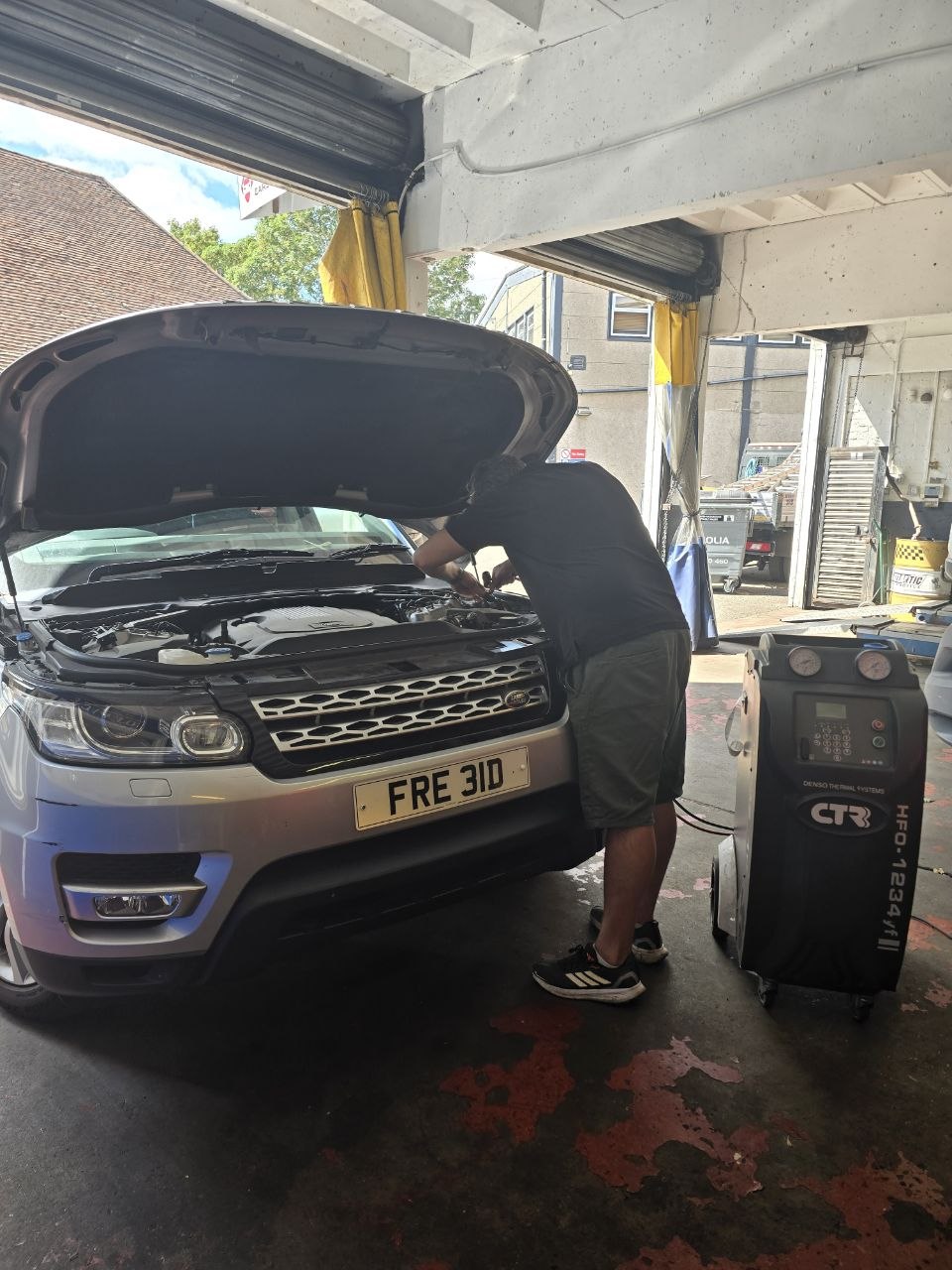 Range Rover Sport Auto Air Conditioning Regas